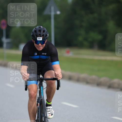 15.06.2025 - 27. Vierlanden-Triathlon H.Heesch http://msf.ph/oto/7979420 15.06.2025 10:32:57 Radfahren 145, 222, 307, 503 meine-sportfotos.de