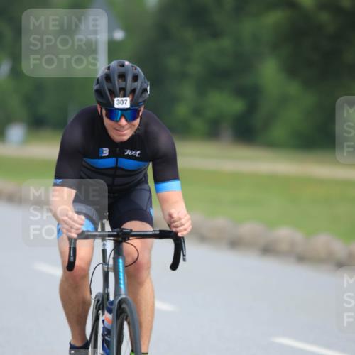 15.06.2025 - 27. Vierlanden-Triathlon H.Heesch http://msf.ph/oto/7979424 15.06.2025 10:32:57 Radfahren 145, 222, 307, 503 meine-sportfotos.de