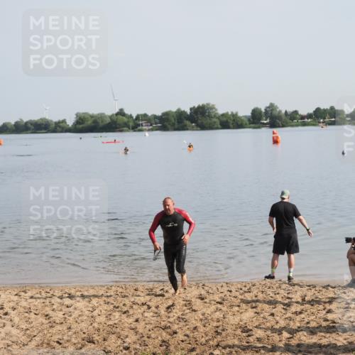 21.06.2025 - 27. Vierlanden-Triathlon MichiJ http://msf.ph/oto/7979426 15.06.2026 08:58:14 Schwimmen 151, 157, 232 meine-sportfotos.de