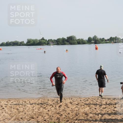 21.06.2025 - 27. Vierlanden-Triathlon MichiJ http://msf.ph/oto/7979433 15.06.2026 08:58:15 Schwimmen 151, 232 meine-sportfotos.de