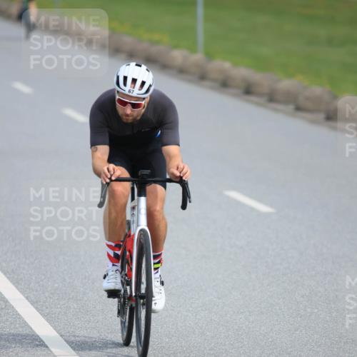 15.06.2025 - 27. Vierlanden-Triathlon H.Heesch http://msf.ph/oto/7979438 15.06.2025 10:33:17 Radfahren 59, 67, 100, 176, 326, 438 meine-sportfotos.de