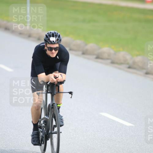 15.06.2025 - 27. Vierlanden-Triathlon H.Heesch http://msf.ph/oto/7979452 15.06.2025 10:33:19 Radfahren 59, 67, 100, 176, 326, 329, 438 meine-sportfotos.de