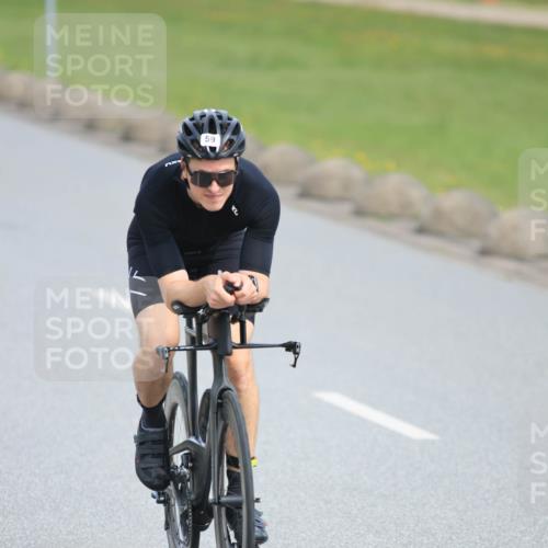 15.06.2025 - 27. Vierlanden-Triathlon H.Heesch http://msf.ph/oto/7979456 15.06.2025 10:33:19 Radfahren 59, 67, 100, 176, 326, 329, 438 meine-sportfotos.de