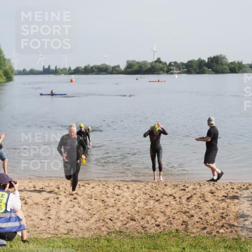 21.06.2025 - 27. Vierlanden-Triathlon MichiJ http://msf.ph/oto/7979462 15.06.2026 08:58:49 Schwimmen 208, 236 meine-sportfotos.de
