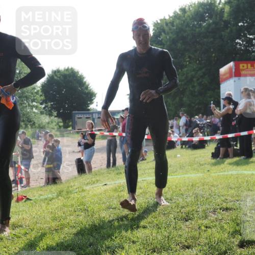 15.06.2025 - 27. Vierlanden-Triathlon KatJ http://msf.ph/oto/7979463 15.06.2025 08:43:25 Schwimmen 11, 102, 148 meine-sportfotos.de