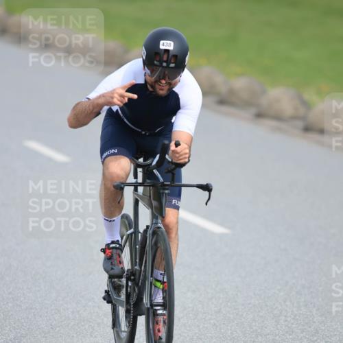 15.06.2025 - 27. Vierlanden-Triathlon H.Heesch http://msf.ph/oto/7979469 15.06.2025 10:33:21 Radfahren 59, 67, 100, 176, 326, 329, 438 meine-sportfotos.de