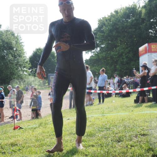 15.06.2025 - 27. Vierlanden-Triathlon KatJ http://msf.ph/oto/7979479 15.06.2025 08:43:25 Schwimmen 11, 102, 148 meine-sportfotos.de