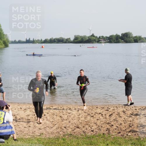 21.06.2025 - 27. Vierlanden-Triathlon MichiJ http://msf.ph/oto/7979486 15.06.2026 08:58:50 Schwimmen 208, 236 meine-sportfotos.de