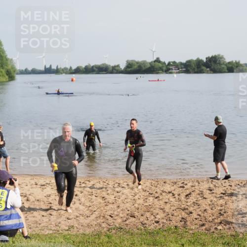 21.06.2025 - 27. Vierlanden-Triathlon MichiJ http://msf.ph/oto/7979494 15.06.2026 08:58:51 Schwimmen 208, 236 meine-sportfotos.de