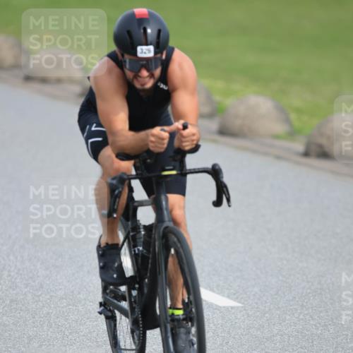 15.06.2025 - 27. Vierlanden-Triathlon H.Heesch http://msf.ph/oto/7979495 15.06.2025 10:33:24 Radfahren 59, 100, 130, 176, 314, 326, 329, 438 meine-sportfotos.de