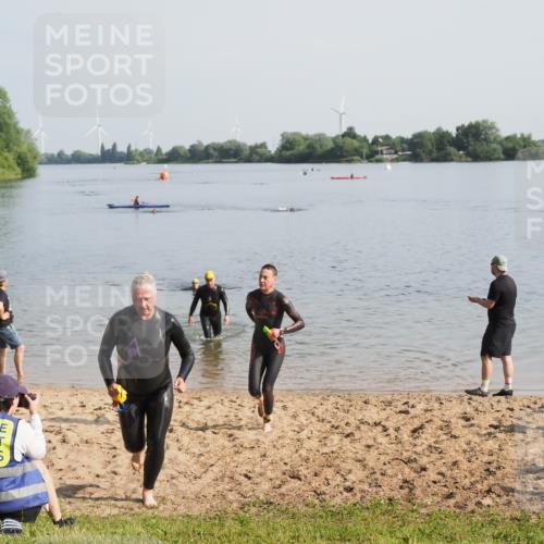 21.06.2025 - 27. Vierlanden-Triathlon MichiJ http://msf.ph/oto/7979497 15.06.2026 08:58:51 Schwimmen 208, 236 meine-sportfotos.de