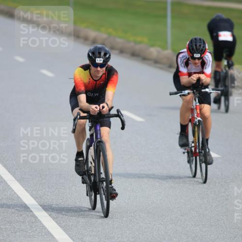 15.06.2025 - 27. Vierlanden-Triathlon H.Heesch http://msf.ph/oto/7979510 15.06.2025 10:33:29 Radfahren 43, 100, 130, 165, 208, 314, 329 meine-sportfotos.de