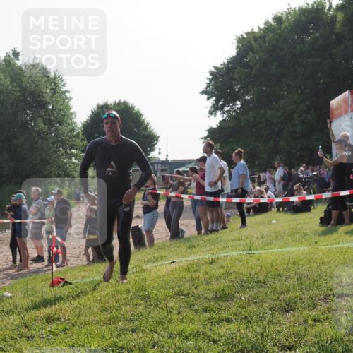 15.06.2025 - 27. Vierlanden-Triathlon KatJ http://msf.ph/oto/7979518 15.06.2025 08:43:29 Schwimmen 11, 65, 74, 102, 148 meine-sportfotos.de
