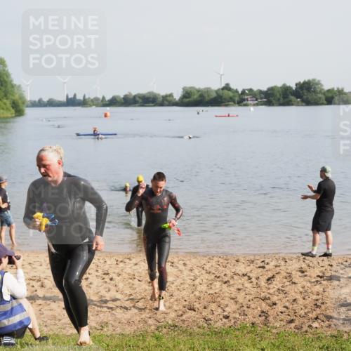 21.06.2025 - 27. Vierlanden-Triathlon MichiJ http://msf.ph/oto/7979520 15.06.2026 08:58:53 Schwimmen 208, 235, 236 meine-sportfotos.de
