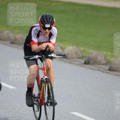 15.06.2025 - 27. Vierlanden-Triathlon H.Heesch http://msf.ph/oto/7979523 15.06.2025 10:33:30 Radfahren 43, 130, 165, 208, 314, 329 meine-sportfotos.de