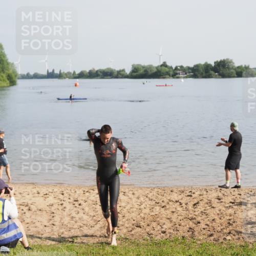 21.06.2025 - 27. Vierlanden-Triathlon MichiJ http://msf.ph/oto/7979529 15.06.2026 08:58:53 Schwimmen 208, 235, 236 meine-sportfotos.de