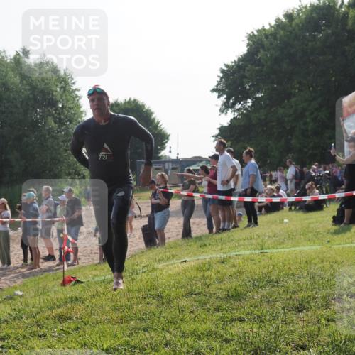 15.06.2025 - 27. Vierlanden-Triathlon KatJ http://msf.ph/oto/7979537 15.06.2025 08:43:30 Schwimmen 11, 65, 74, 102, 148 meine-sportfotos.de