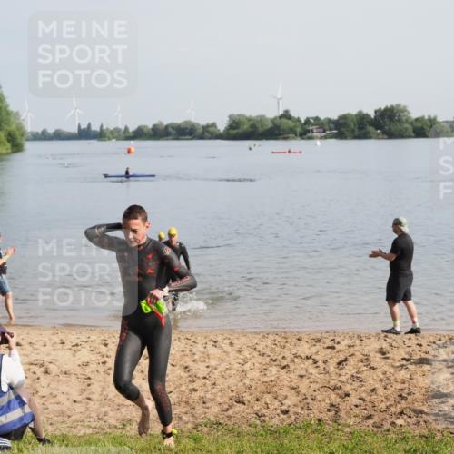21.06.2025 - 27. Vierlanden-Triathlon MichiJ http://msf.ph/oto/7979538 15.06.2026 08:58:54 Schwimmen 208, 235, 236 meine-sportfotos.de