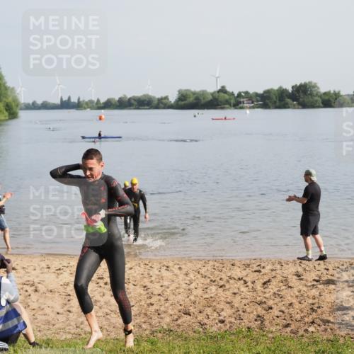 21.06.2025 - 27. Vierlanden-Triathlon MichiJ http://msf.ph/oto/7979539 15.06.2026 08:58:54 Schwimmen 208, 235, 236 meine-sportfotos.de