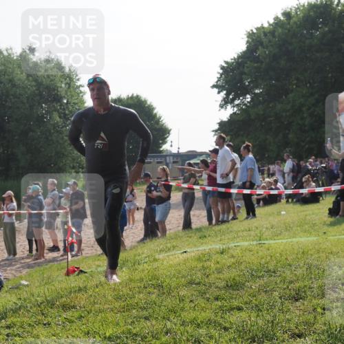 15.06.2025 - 27. Vierlanden-Triathlon KatJ http://msf.ph/oto/7979542 15.06.2025 08:43:30 Schwimmen 11, 65, 74, 102, 148 meine-sportfotos.de