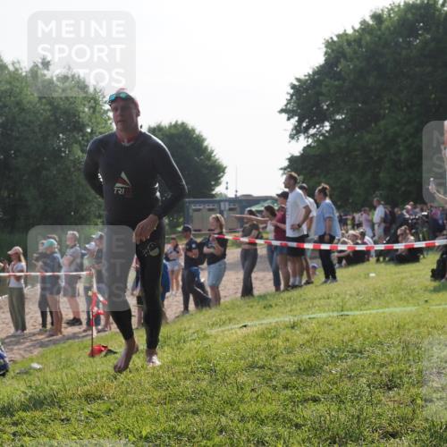 15.06.2025 - 27. Vierlanden-Triathlon KatJ http://msf.ph/oto/7979547 15.06.2025 08:43:30 Schwimmen 11, 65, 74, 102, 148 meine-sportfotos.de