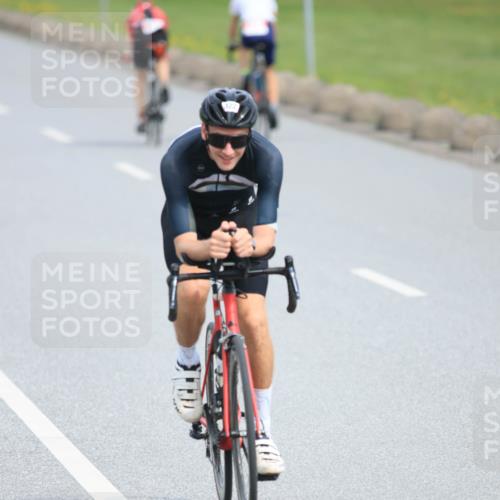15.06.2025 - 27. Vierlanden-Triathlon H.Heesch http://msf.ph/oto/7979555 15.06.2025 10:33:43 Radfahren 75, 77, 322 meine-sportfotos.de