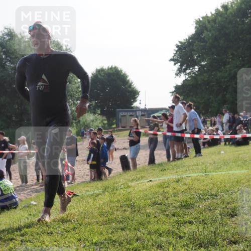 15.06.2025 - 27. Vierlanden-Triathlon KatJ http://msf.ph/oto/7979556 15.06.2025 08:43:31 Schwimmen 11, 65, 74, 102, 148 meine-sportfotos.de
