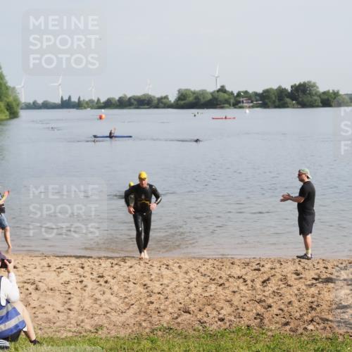 21.06.2025 - 27. Vierlanden-Triathlon MichiJ http://msf.ph/oto/7979557 15.06.2026 08:58:56 Schwimmen 208, 235, 236 meine-sportfotos.de