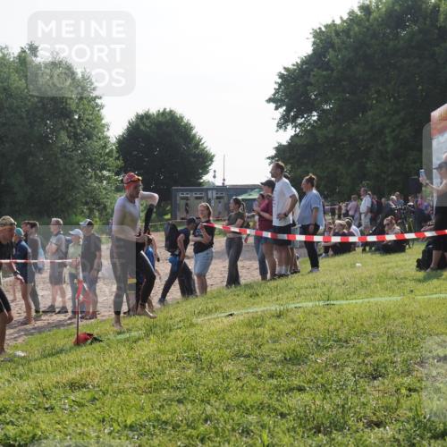 15.06.2025 - 27. Vierlanden-Triathlon KatJ http://msf.ph/oto/7979561 15.06.2025 08:43:35 Schwimmen 65, 74, 148 meine-sportfotos.de