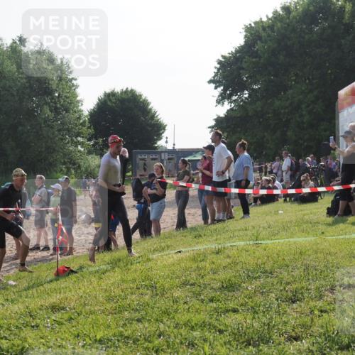 15.06.2025 - 27. Vierlanden-Triathlon KatJ http://msf.ph/oto/7979566 15.06.2025 08:43:35 Schwimmen 65, 74, 148 meine-sportfotos.de
