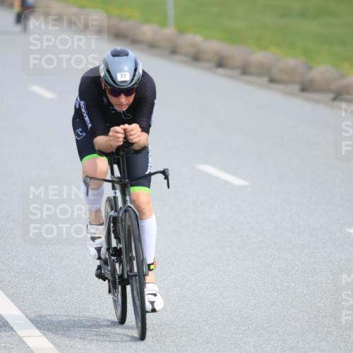 15.06.2025 - 27. Vierlanden-Triathlon H.Heesch http://msf.ph/oto/7979567 15.06.2025 10:33:45 Radfahren 75, 77, 322 meine-sportfotos.de