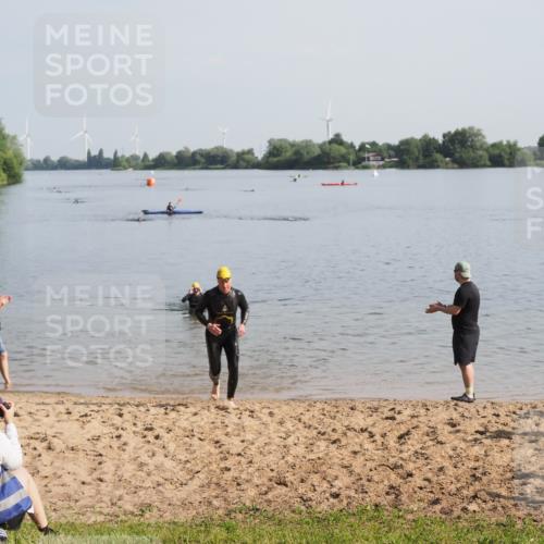 21.06.2025 - 27. Vierlanden-Triathlon MichiJ http://msf.ph/oto/7979569 15.06.2026 08:58:56 Schwimmen 208, 235, 236 meine-sportfotos.de