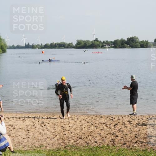 21.06.2025 - 27. Vierlanden-Triathlon MichiJ http://msf.ph/oto/7979571 15.06.2026 08:58:57 Schwimmen 208, 235, 236 meine-sportfotos.de