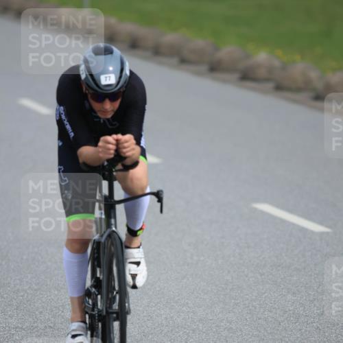 15.06.2025 - 27. Vierlanden-Triathlon H.Heesch http://msf.ph/oto/7979576 15.06.2025 10:33:45 Radfahren 75, 77, 322 meine-sportfotos.de