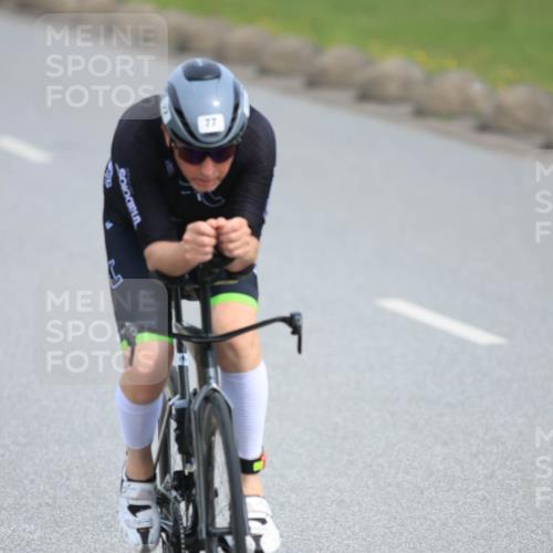 15.06.2025 - 27. Vierlanden-Triathlon H.Heesch http://msf.ph/oto/7979580 15.06.2025 10:33:46 Radfahren 75, 77, 322 meine-sportfotos.de