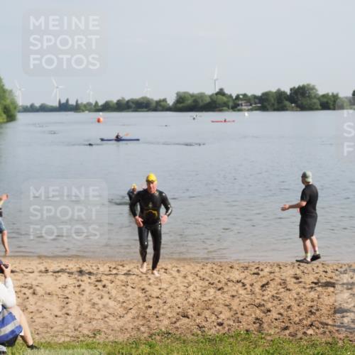 21.06.2025 - 27. Vierlanden-Triathlon MichiJ http://msf.ph/oto/7979582 15.06.2026 08:58:57 Schwimmen 208, 235, 236 meine-sportfotos.de