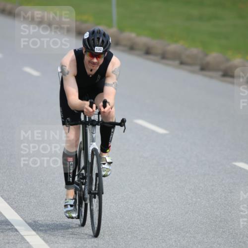 15.06.2025 - 27. Vierlanden-Triathlon H.Heesch http://msf.ph/oto/7979585 15.06.2025 10:33:58 Radfahren 49, 132, 299, 308, 361, 543 meine-sportfotos.de