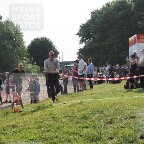 15.06.2025 - 27. Vierlanden-Triathlon KatJ http://msf.ph/oto/7979586 15.06.2025 08:43:35 Schwimmen 65, 74, 148 meine-sportfotos.de
