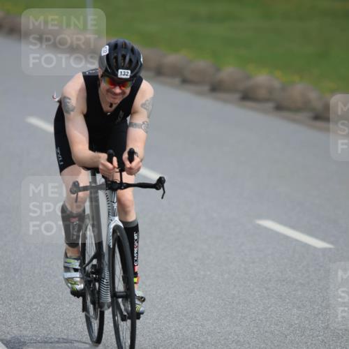 15.06.2025 - 27. Vierlanden-Triathlon H.Heesch http://msf.ph/oto/7979590 15.06.2025 10:33:58 Radfahren 49, 132, 299, 308, 361, 543 meine-sportfotos.de