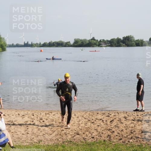 21.06.2025 - 27. Vierlanden-Triathlon MichiJ http://msf.ph/oto/7979594 15.06.2026 08:58:59 Schwimmen 208, 235, 236 meine-sportfotos.de