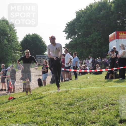 15.06.2025 - 27. Vierlanden-Triathlon KatJ http://msf.ph/oto/7979596 15.06.2025 08:43:36 Schwimmen 32, 65, 74, 148 meine-sportfotos.de