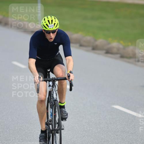 15.06.2025 - 27. Vierlanden-Triathlon H.Heesch http://msf.ph/oto/7979599 15.06.2025 10:34:01 Radfahren 49, 132, 299, 308, 361, 543 meine-sportfotos.de