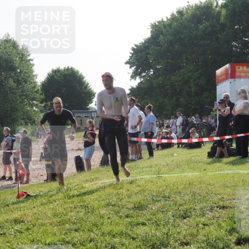 15.06.2025 - 27. Vierlanden-Triathlon KatJ http://msf.ph/oto/7979600 15.06.2025 08:43:36 Schwimmen 32, 65, 74, 148 meine-sportfotos.de
