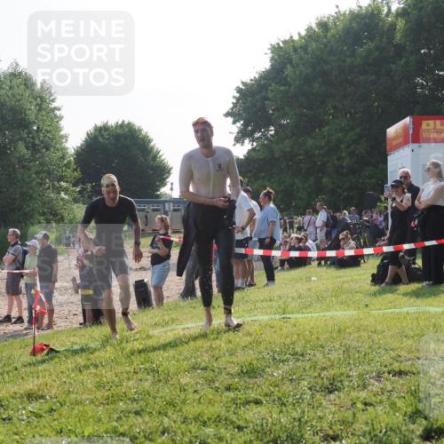15.06.2025 - 27. Vierlanden-Triathlon KatJ http://msf.ph/oto/7979604 15.06.2025 08:43:36 Schwimmen 32, 65, 74, 148 meine-sportfotos.de