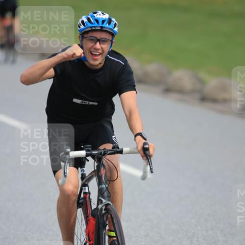 15.06.2025 - 27. Vierlanden-Triathlon H.Heesch http://msf.ph/oto/7979616 15.06.2025 10:34:03 Radfahren 299, 308, 361, 543 meine-sportfotos.de
