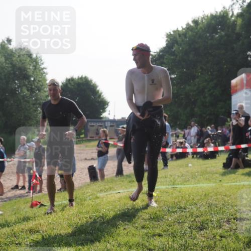 15.06.2025 - 27. Vierlanden-Triathlon KatJ http://msf.ph/oto/7979623 15.06.2025 08:43:37 Schwimmen 32, 65, 74, 148 meine-sportfotos.de