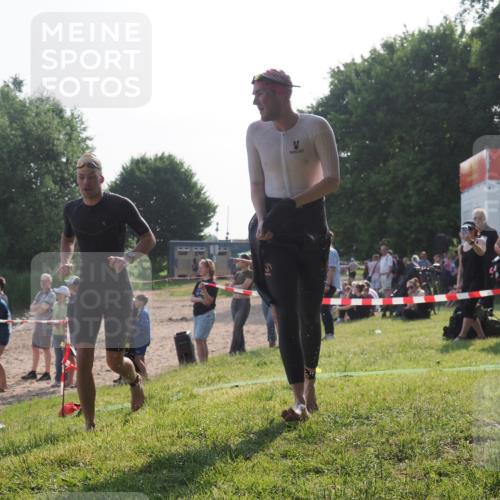 15.06.2025 - 27. Vierlanden-Triathlon KatJ http://msf.ph/oto/7979627 15.06.2025 08:43:38 Schwimmen 32, 65, 74 meine-sportfotos.de