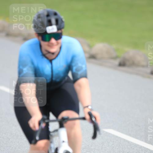 15.06.2025 - 27. Vierlanden-Triathlon H.Heesch http://msf.ph/oto/7979630 15.06.2025 10:34:08 Radfahren 299, 361 meine-sportfotos.de
