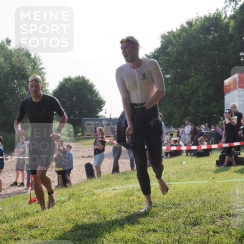 15.06.2025 - 27. Vierlanden-Triathlon KatJ http://msf.ph/oto/7979631 15.06.2025 08:43:38 Schwimmen 32, 65, 74 meine-sportfotos.de