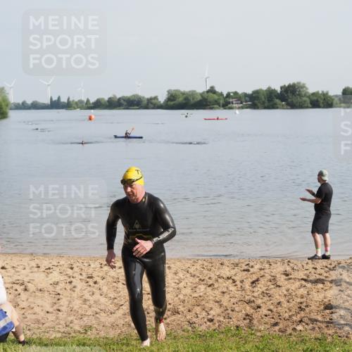 21.06.2025 - 27. Vierlanden-Triathlon MichiJ http://msf.ph/oto/7979633 15.06.2026 08:59:01 Schwimmen 208, 227, 235 meine-sportfotos.de